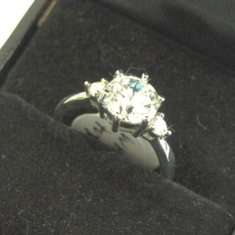 Bright white topaz and silver ring. size 7